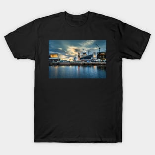 Liverpool skyline at night T-Shirt